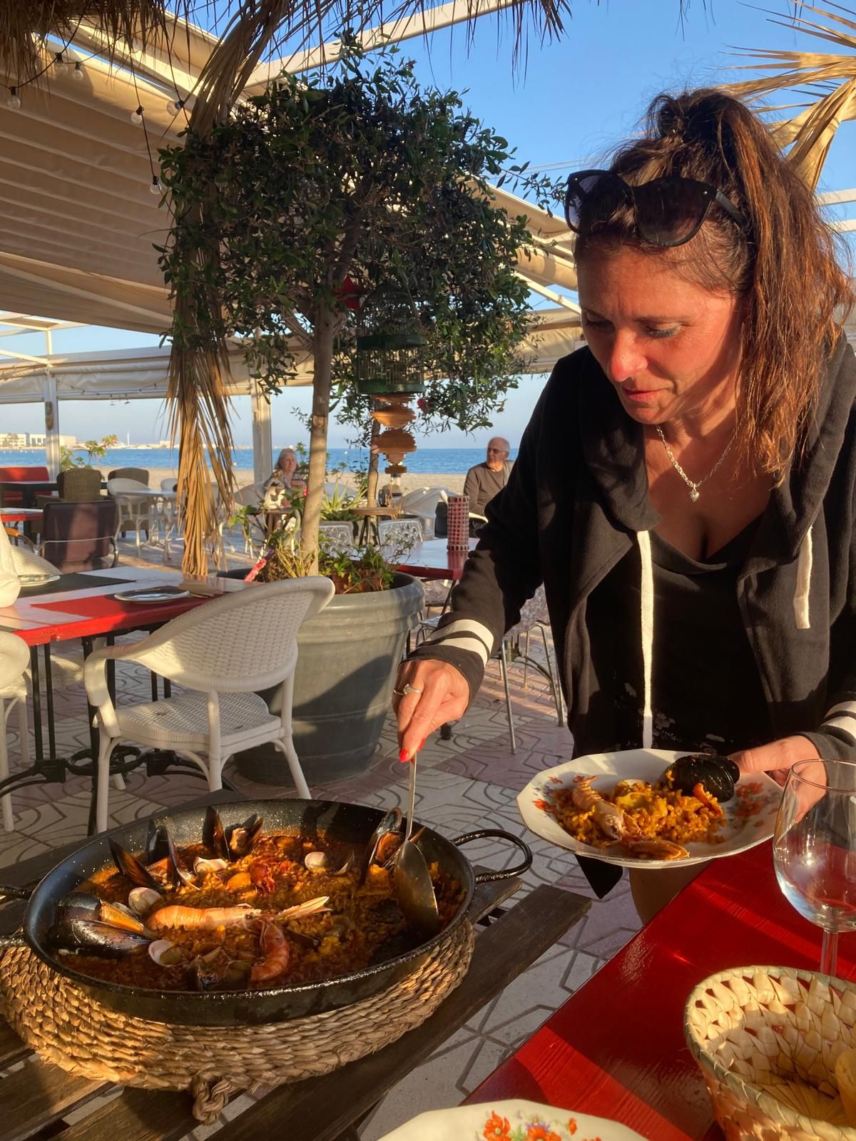 paella v restauraci.jpg